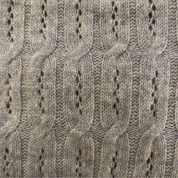 NWT Beautiful Gray Infinity Scarf - Picture 4 of 7